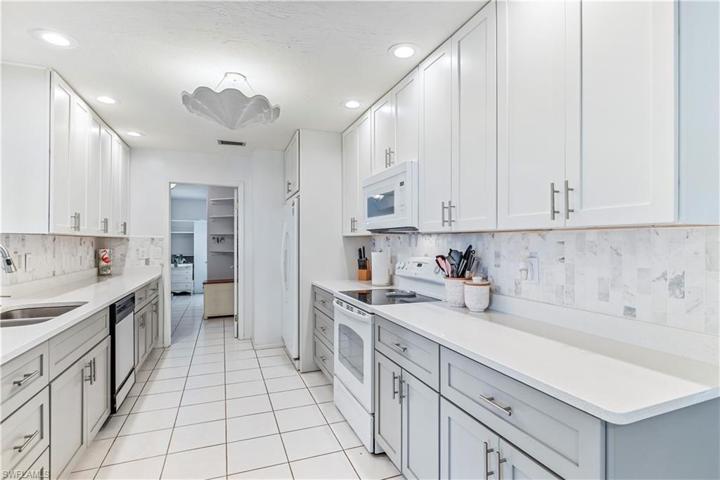 1438 N Larkwood SQ, FORT MYERS FL 33919