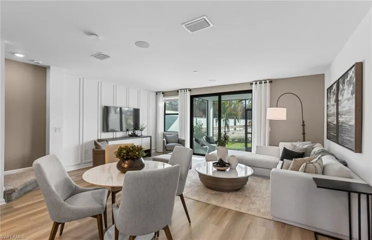 Interior photos are of a staged model home. Illustration purposes only. Options may vary.