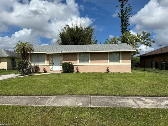 8 Roanoke Dr, Fort Myers, Florida 33905