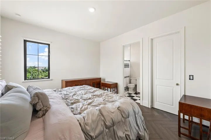 Private, ensuite bedrooms with baths