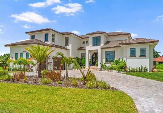 Gorgeous Custom home with 5,900 sf under air