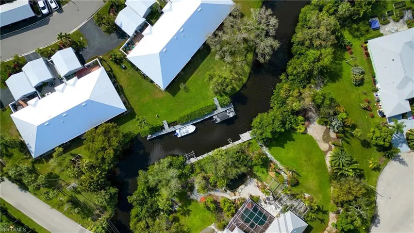 Birds eye view of property