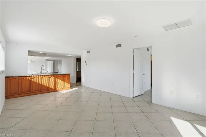Unfurnished room with light tile patterned floors