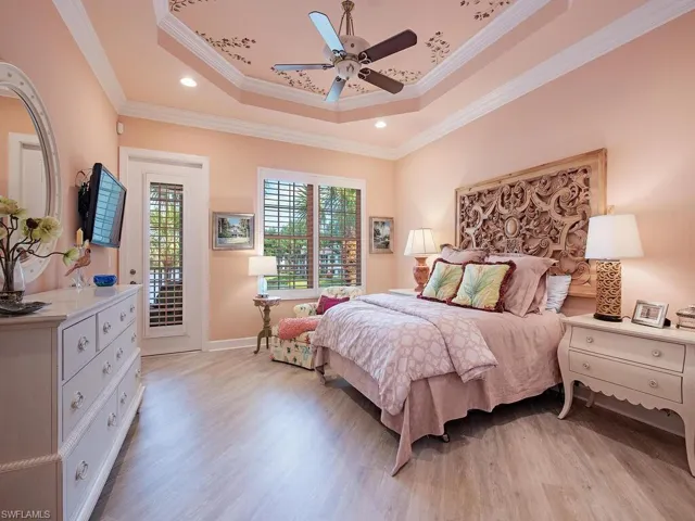 Entryway with crown molding and a chandelier