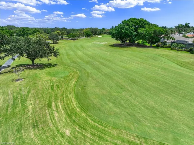Bird's eye view of a golf course
