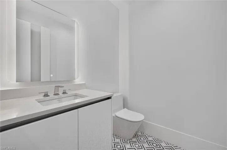 1165 8th St S #201, Naples, Florida 34102