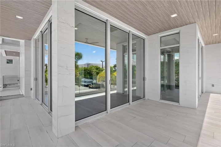 1165 8th St S #201, Naples, Florida 34102