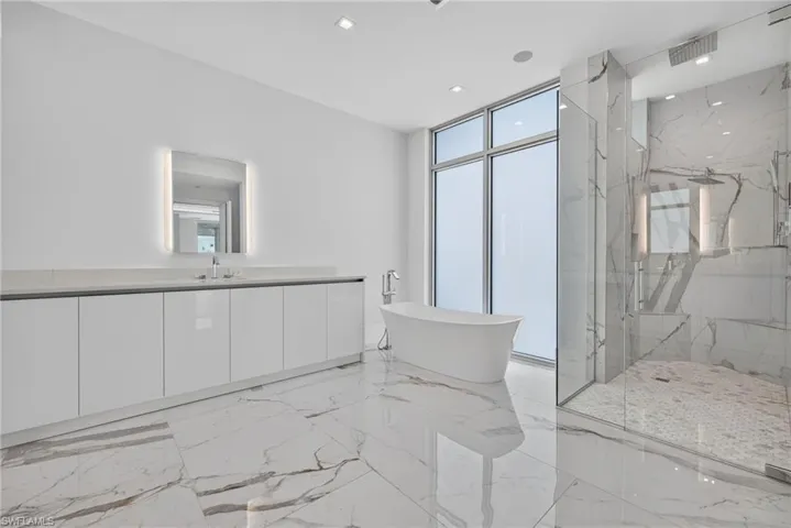 1165 8th St S #201, Naples, Florida 34102