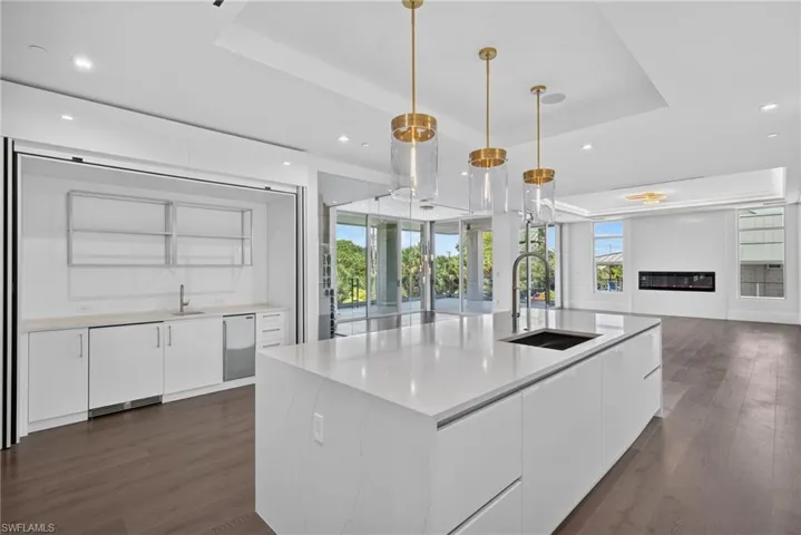 1165 8th St S #201, Naples, Florida 34102