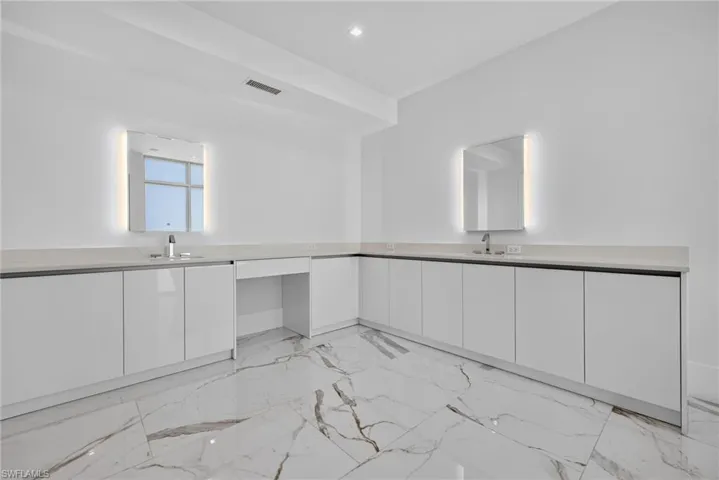 1165 8th St S #201, Naples, Florida 34102