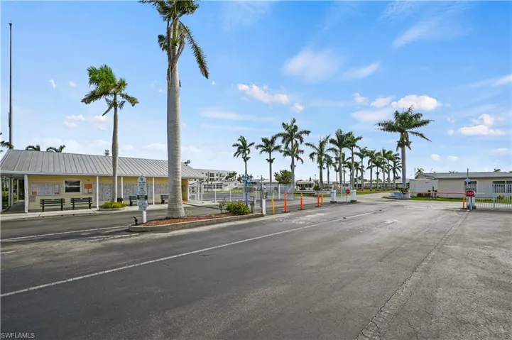 11641 Cardiff Dr, Fort Myers, Florida 33908