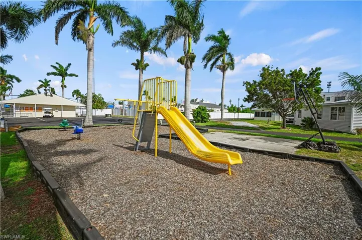11641 Cardiff Dr, Fort Myers, Florida 33908