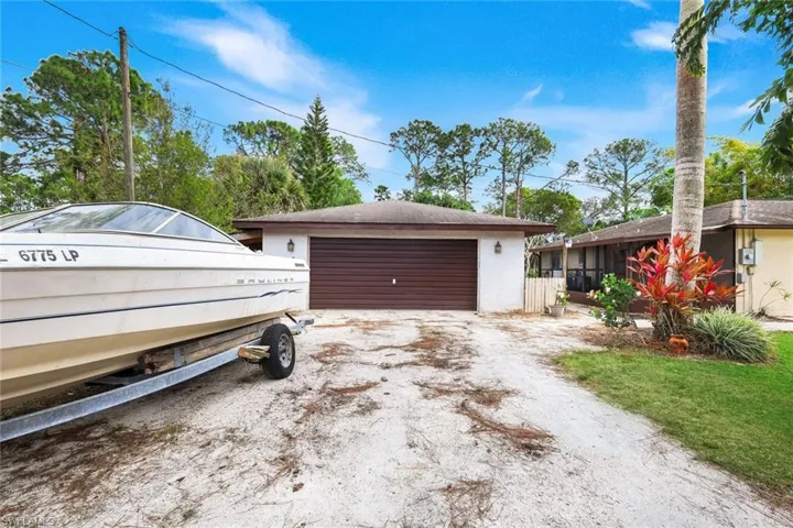 Detatched Garage