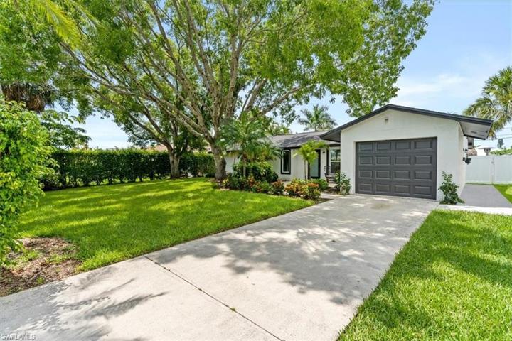 769  97th N AVE, Naples, FL 34108