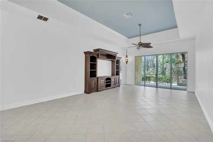 Interior freshly paintedNewly cleaned and re-grouted tile floors