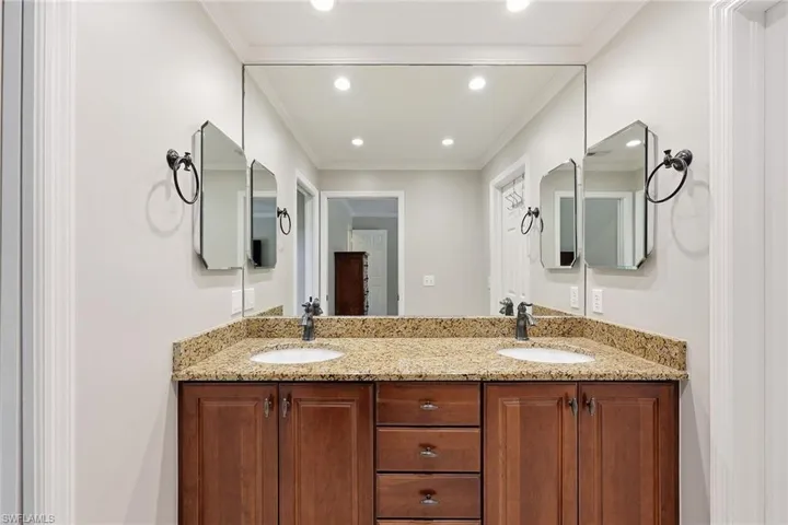 1073 Alhambra Cir, Naples, Florida 34103
