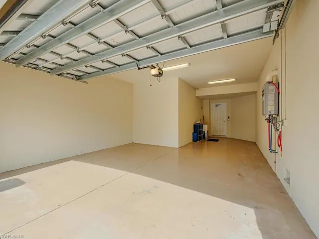 2 1/2 Car garage