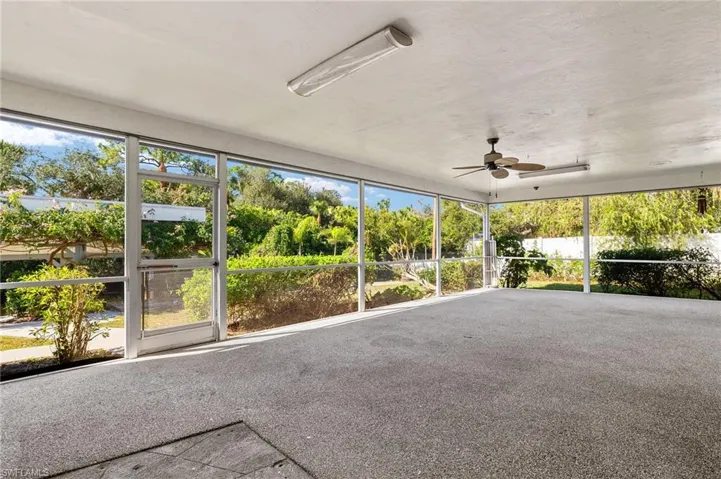 Unfurnished sunroom with ceiling fan
