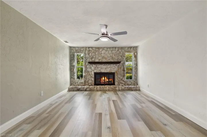 Living Room with fireplace