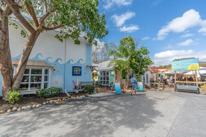 Local Dining/Shopping