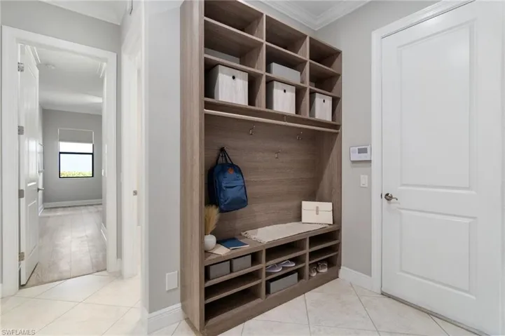Custom "unload" space directly inside the garage entry