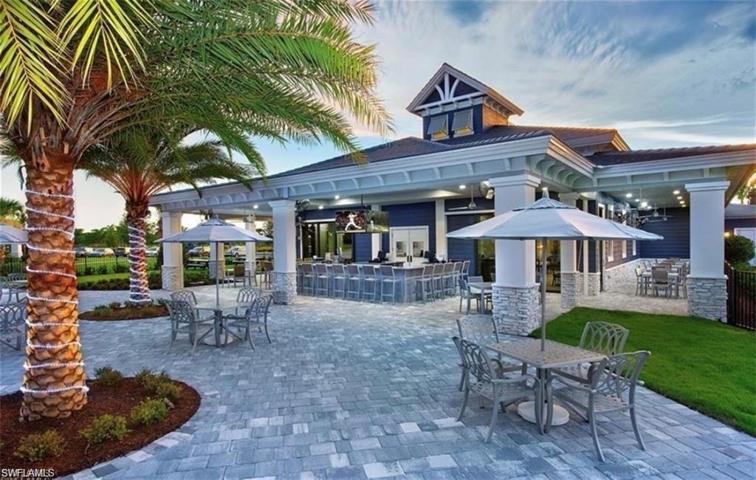 Indoor/outdoor restaurant and bar