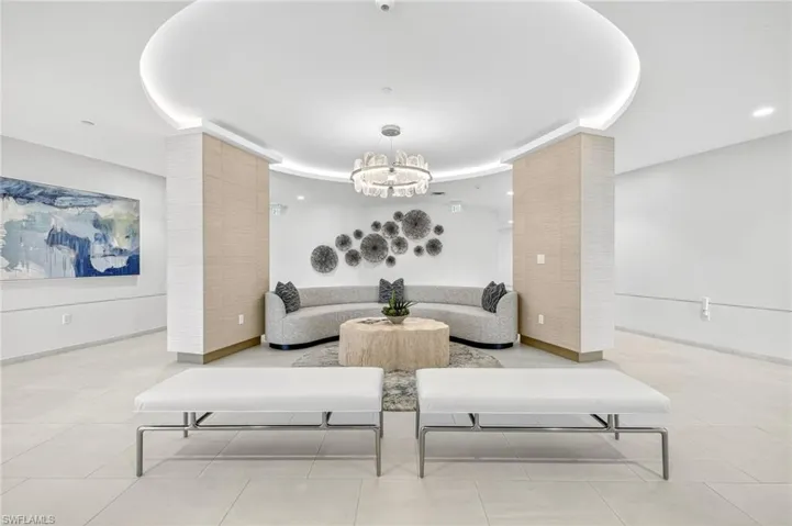 SURFSEDGE lobby