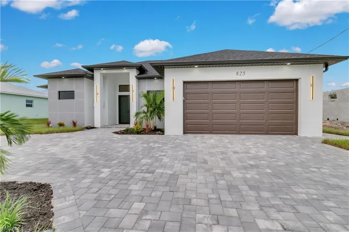 Prairie-style house with a garage