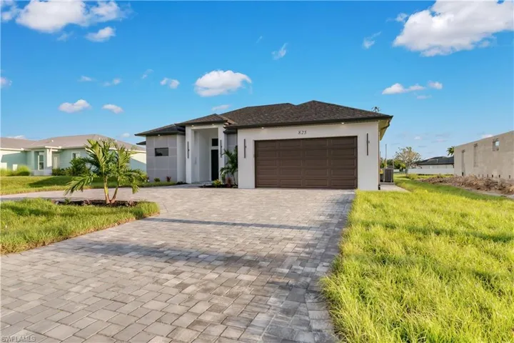 View of front facade with a garage