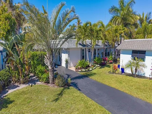 23 Knights Bridge Rd A54, Naples, Florida 34112