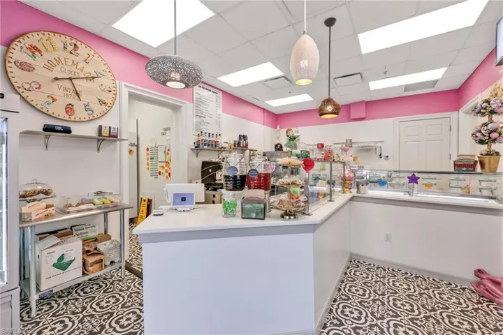 Ice cream & Coffee Shop