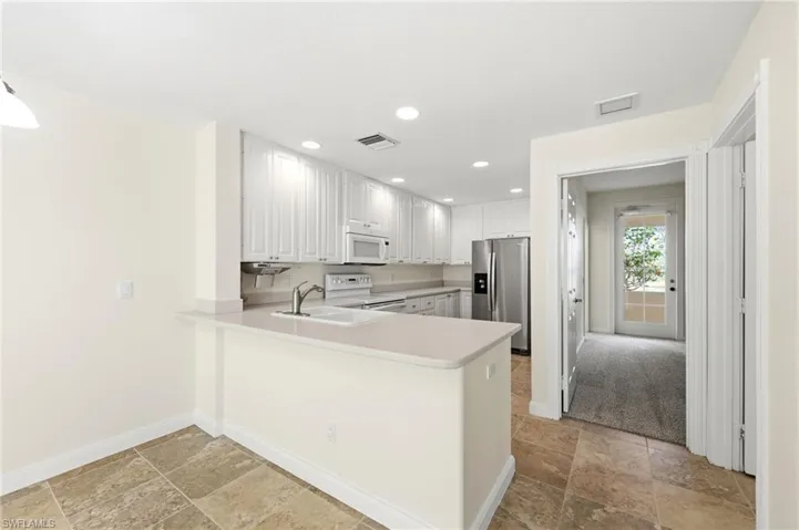 Kitchen breakfast bar