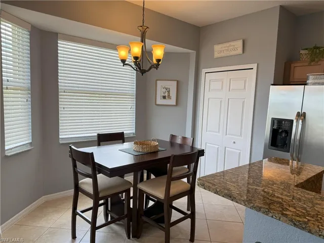 Eat-in kitchen