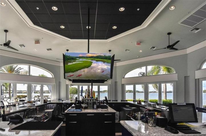 Captain's Club bar