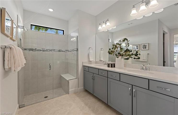 1945 Yellowfin CIR, NAPLES FL 34114