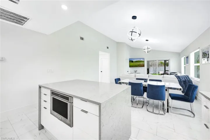 596 105th Ave N, Naples, Florida 34108