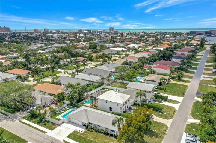596 105th Ave N, Naples, Florida 34108