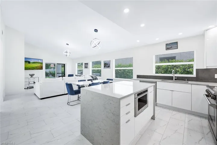 596 105th Ave N, Naples, Florida 34108