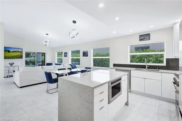 596 105th Ave N, Naples, Florida 34108
