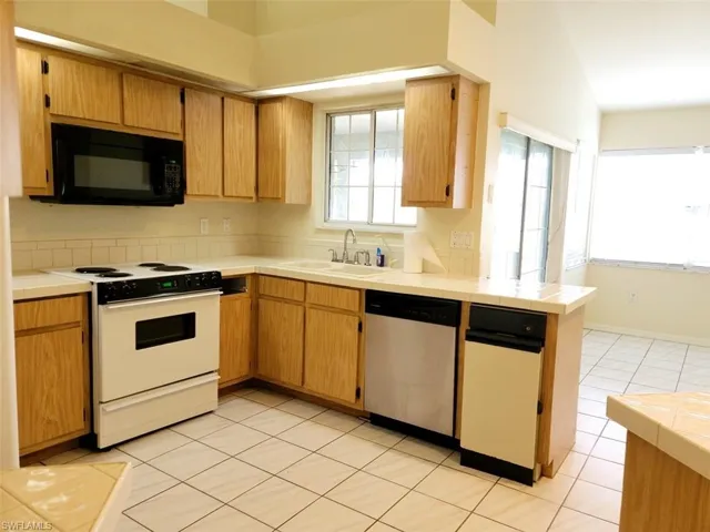 697 Creuset AVE S, LEHIGH ACRES FL 33974