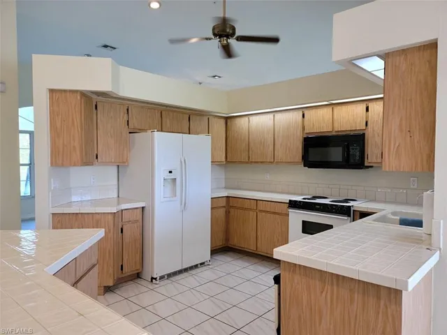 697 Creuset AVE S, LEHIGH ACRES FL 33974