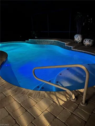featuring multi-setting night lights...
