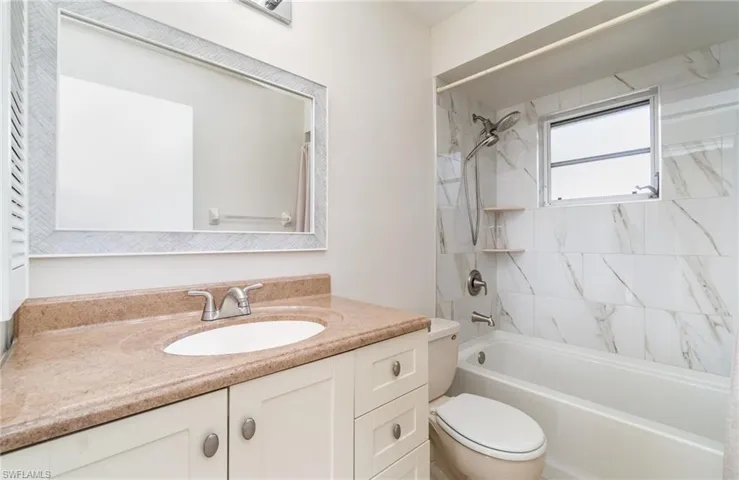 4028  Country Club  BLVD, Cape Coral, FL 33904