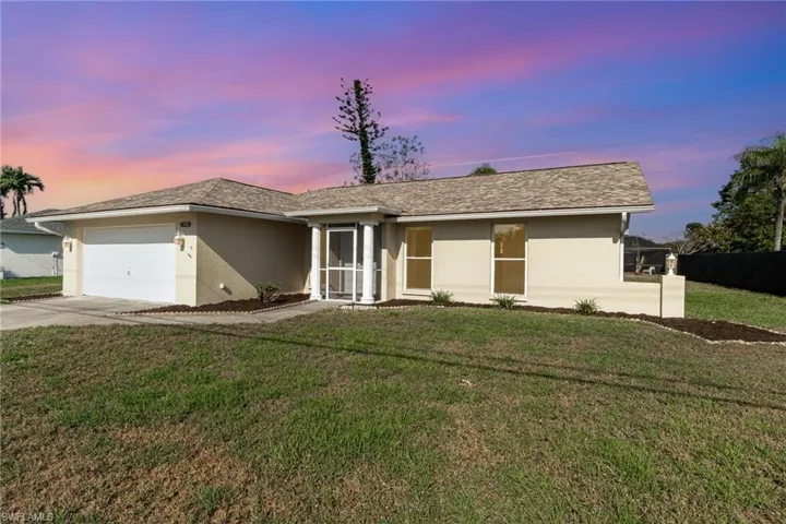 4028  Country Club  BLVD, Cape Coral, FL 33904