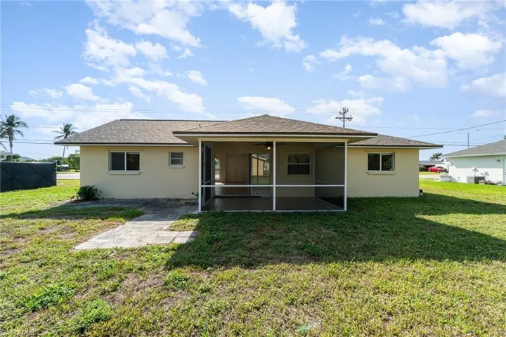 4028  Country Club  BLVD, Cape Coral, FL 33904