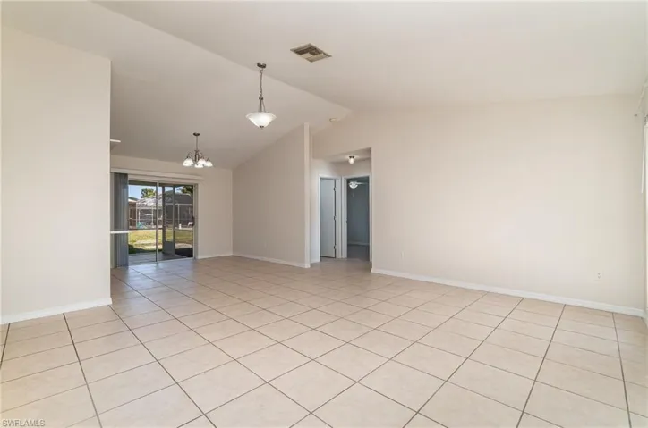 4028  Country Club  BLVD, Cape Coral, FL 33904