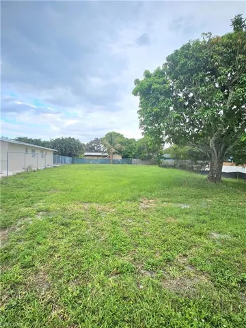 Bayside St, Naples, Florida 34112