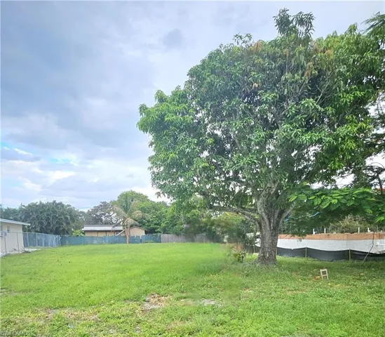 Bayside St, Naples, Florida 34112