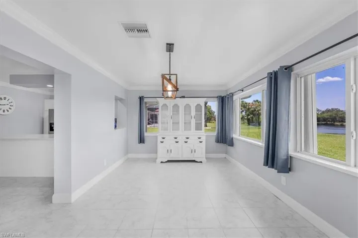 Dining or bonus room