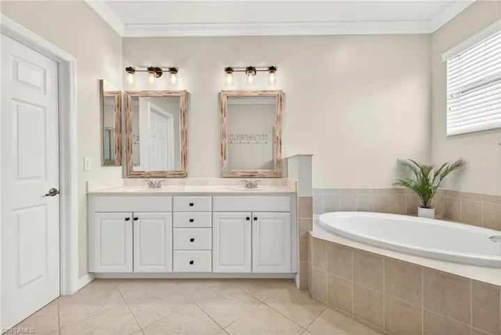 20468  Larino  LOOP, Estero, FL 33928